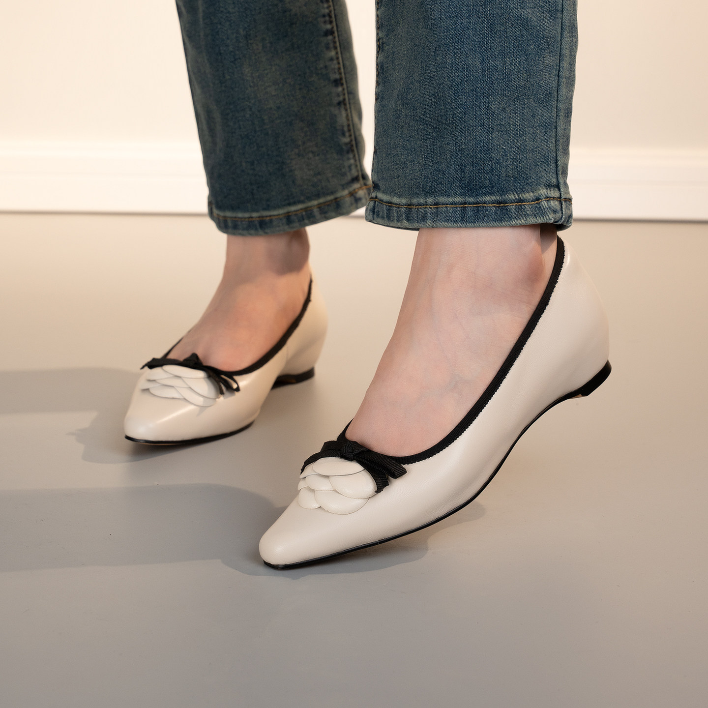 法式通勤风方头蝴蝶结浅口单鞋女平跟内增高米白色一脚蹬优雅温柔,女鞋,浅口单鞋,淘宝优惠券,粉丝福利购,淘宝优惠卷