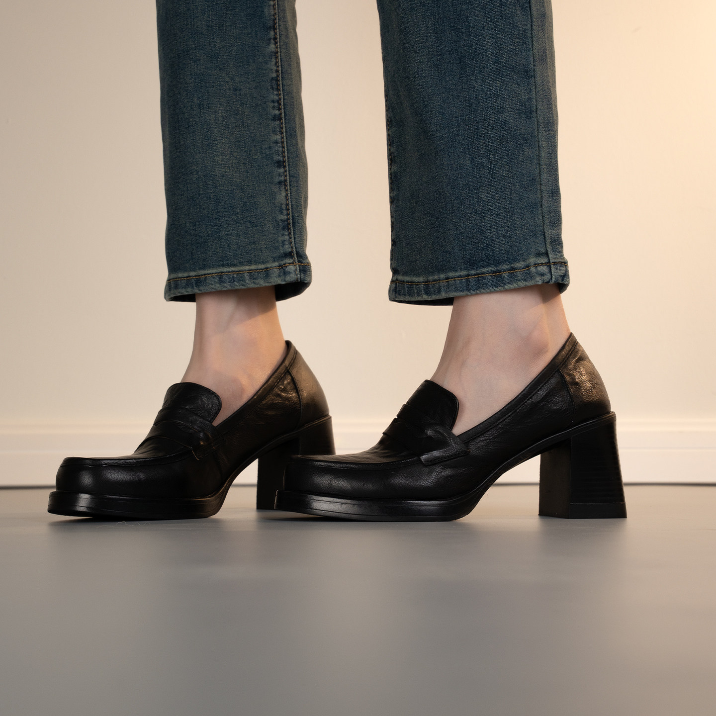 英伦风羊皮一脚蹬乐福鞋女粗跟深口单鞋百搭通勤高跟小皮鞋圆头,女鞋,深口单鞋,淘宝优惠券,粉丝福利购,淘宝优惠卷