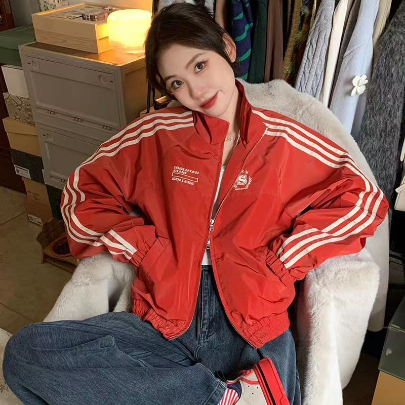 红色安可雷美式复古短款冲锋外套