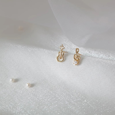 精致小巧不对称音符小提琴镶钻耳钉925银针高级设计小众个性耳环