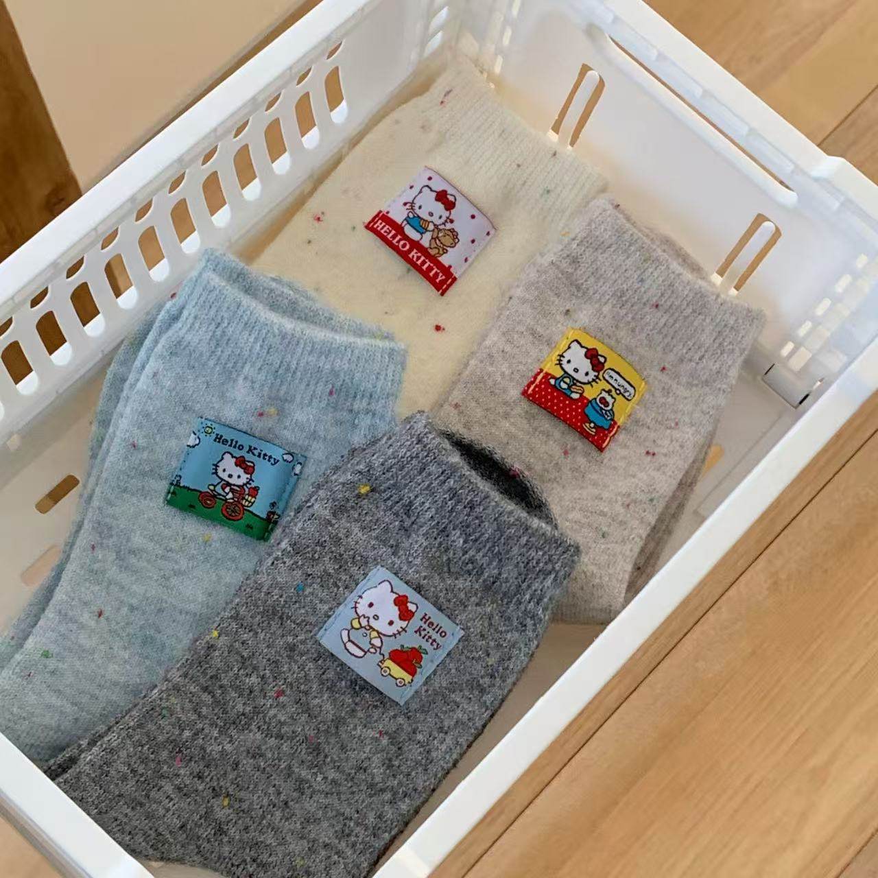 HelloKitty卡通中筒袜女可爱布标羊毛袜保暖厚实秋冬新款