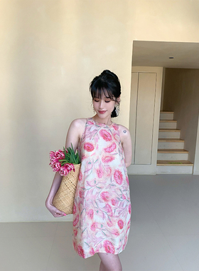 EMo小众挂脖无袖背心裙度假裙粉色女2026夏季法式苎麻印花连衣裙