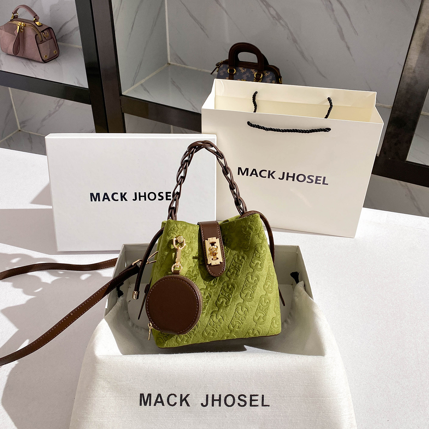 时尚复古小众丝绒水桶包