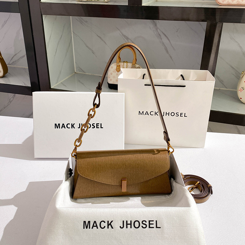 爱美不分年纪女人天生都爱包