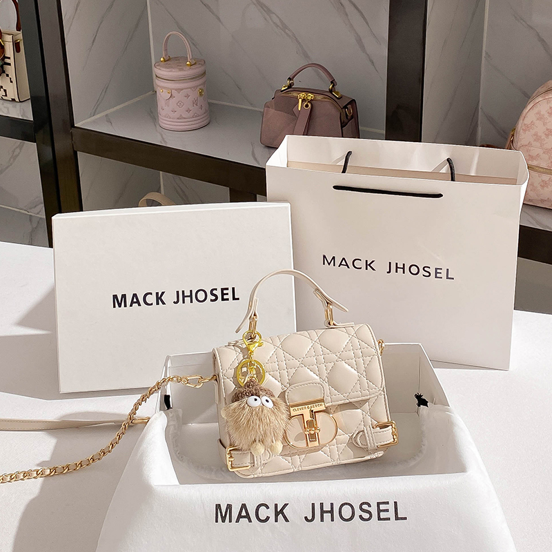 MACKJHOSEL小香风菱格手提包