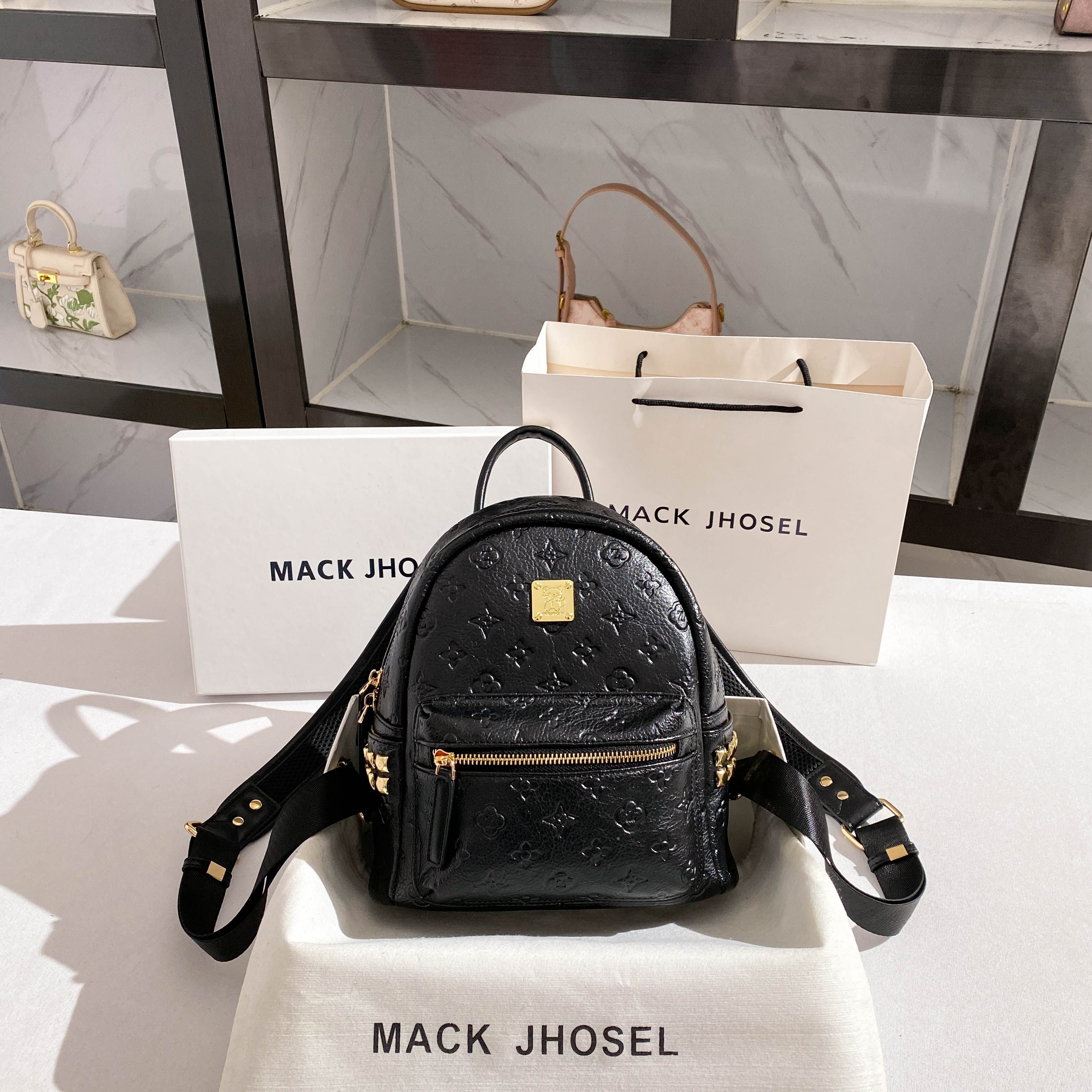 MackJhosel高级感铆钉双肩包包2025秋冬新款小众设计压纹通勤背包