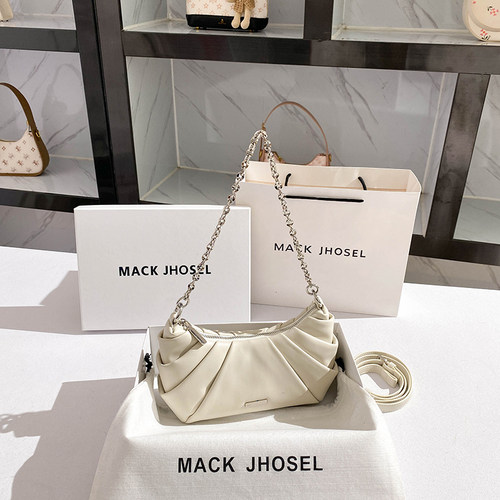 爱美不分年纪女人天生都爱包