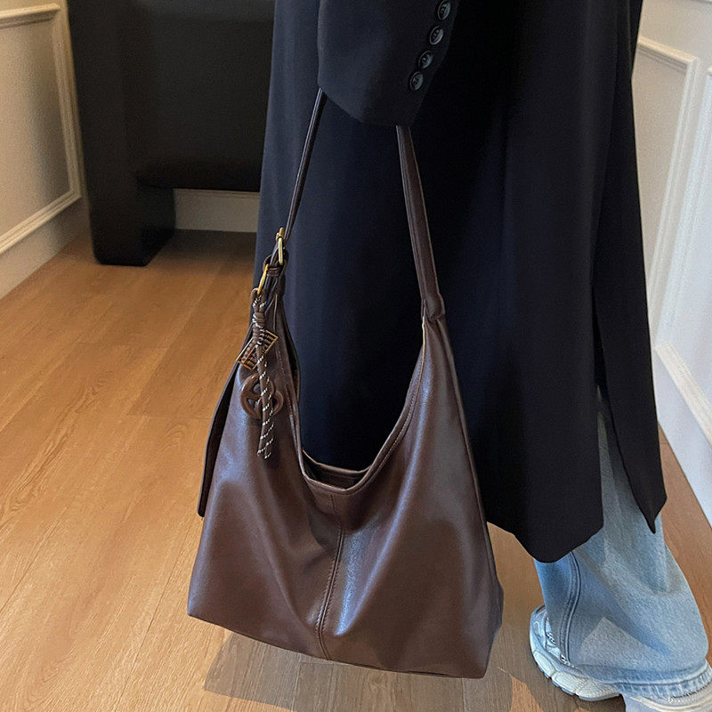 今年流行小众高级感托特包复古软皮通勤单肩包森系大容量斜挎包女 - 封面