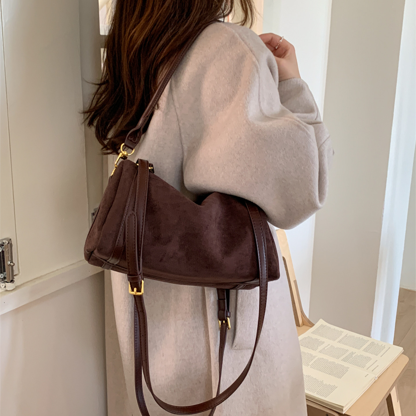 韩系大容量绒面波士顿包女枕头包