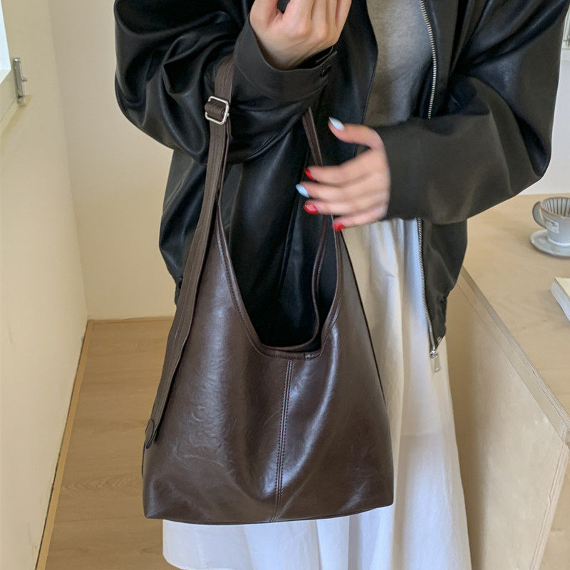 百搭森系慵懒风单肩包女2025新款复古通勤托特包时尚大容量斜挎包,箱包皮具/热销女包/男包,托特包,淘宝优惠券,粉丝福利购,淘宝优惠卷