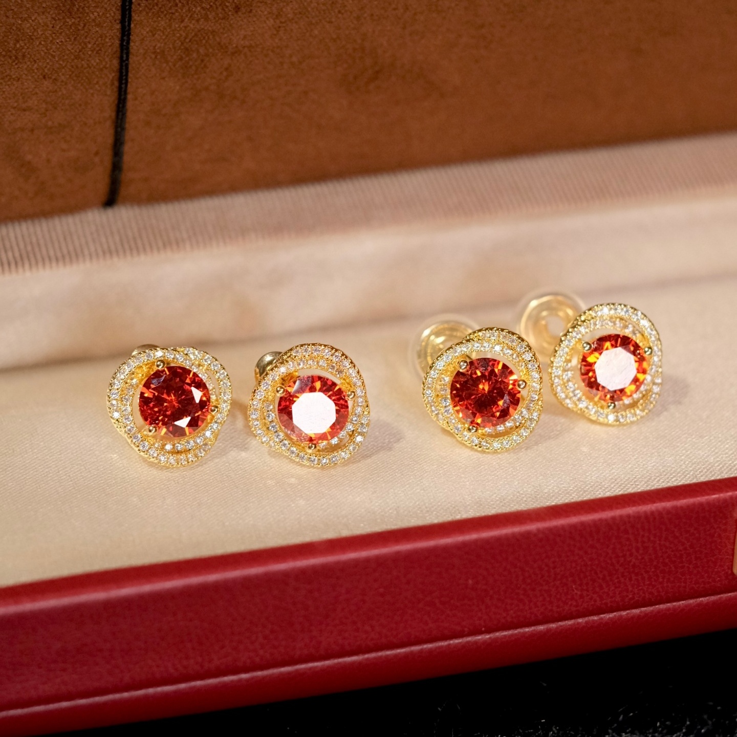 轻奢复古新年酒红色锆石耳夹