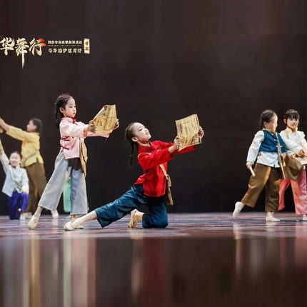 歌声在那时舞蹈服小报童的歌黎明前送达红色曙光演出服卖报歌民国