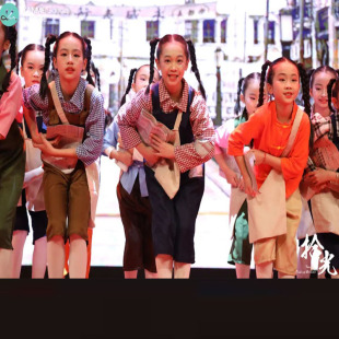 小报童的歌舞蹈服歌声在那时曙光演出服卖报歌童年的味道表演服