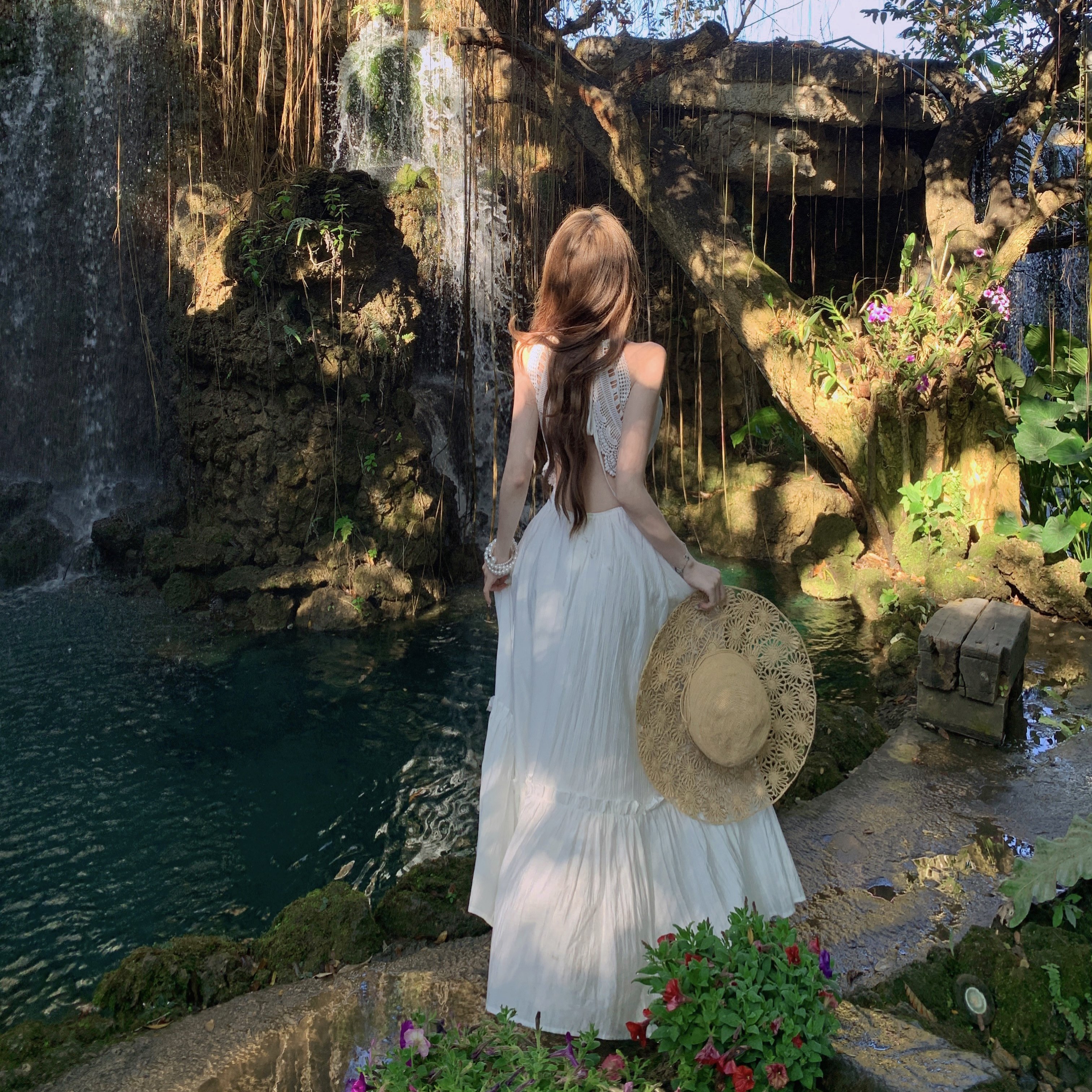 海边度假超仙白色蕾丝露背挂脖长裙，118元淘宝