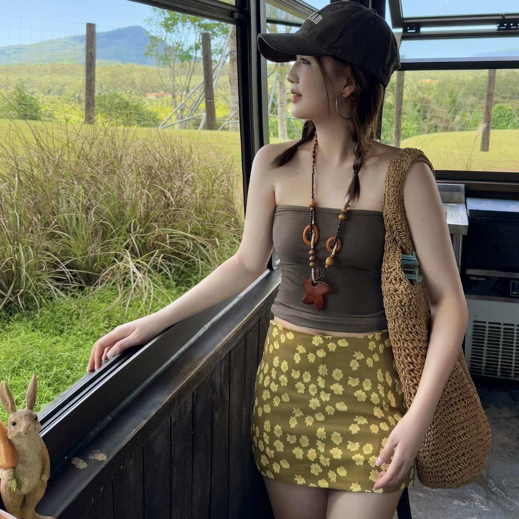 泰国旅游海边度假风穿搭女夏辣妹抹胸上衣碎花半身短裤裙两件套装图片