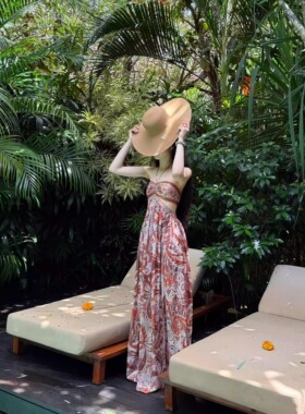 泰国西双版纳旅游度假长裙女夏季波西米亚印花抹胸挂脖露背连衣裙