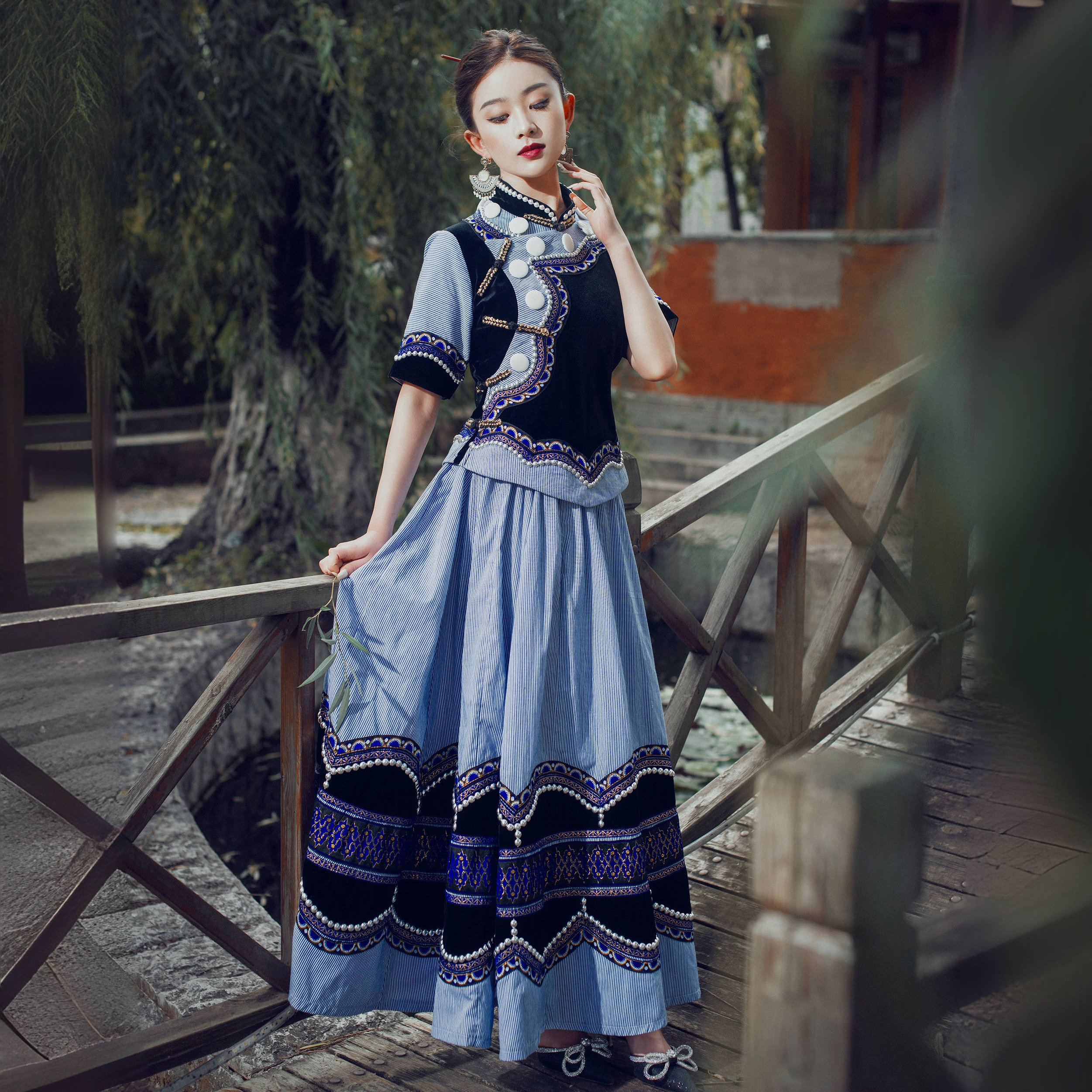 傈僳族服装服饰配饰 私人高端定制版 民族服装服饰批发 正品