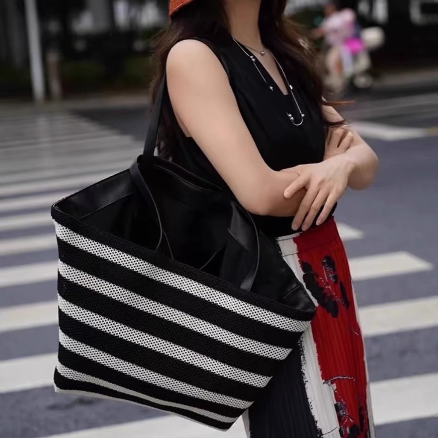 高级感黑白条纹托特包编织大容量单肩女包懒惰风轻便度假包购物袋