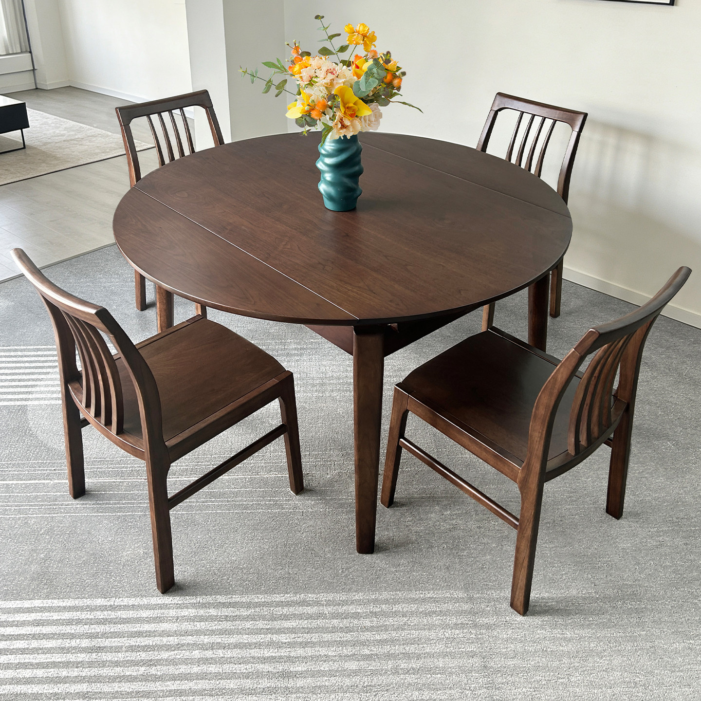 胡桃木全实木餐桌椅家用可伸缩折叠变圆桌椭圆桌子复古饭桌小户型