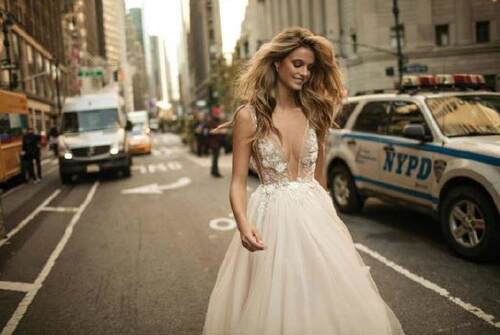 实体店有样衣衣berta brida立体花裸色深V露背A摆婚纱定制