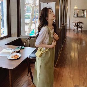 韩系减龄牛油果绿背带裙女夏2025春秋季新款设计感宽松吊带连衣裙,裹胸背带裙穿搭夏天图片