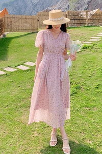 粉色v领碎花连衣裙女夏2025新款法式收腰显瘦浪漫优雅绝美初恋裙图片
