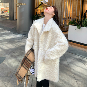 超好看米白色甜美减龄羊羔毛外套女冬2024新款中长款皮毛一体上衣图片
