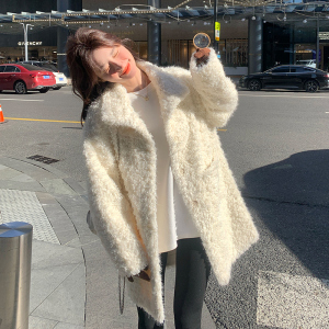 超好看米白色甜美减龄羊羔毛外套女冬2024新款中长款皮毛一体上衣图片