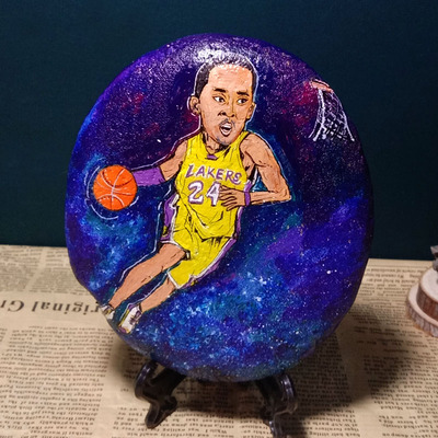 科比手绘漫画乔丹头像定制石头画