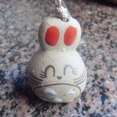 miracle饰品屋 陶瓷陶泥弯弯眼龙猫铃铛吊饰 手绘车挂风铃 包邮