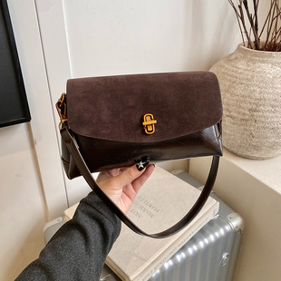 超火精致小包包女2026新款潮复古磨砂拼接小方包高级感单肩斜挎包