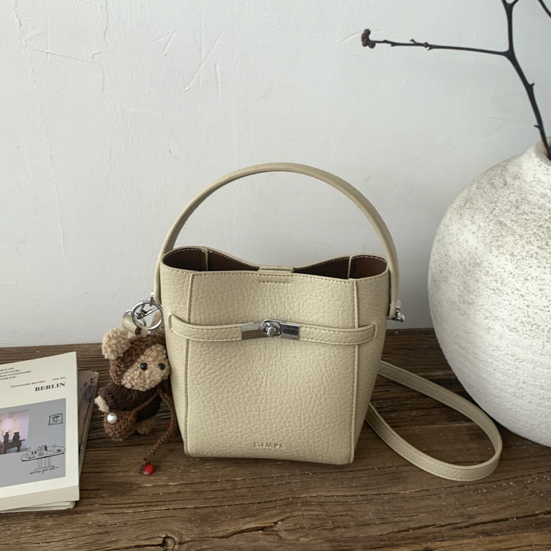 小众荔枝纹菜篮子水桶包包女2026新款带挂件手提包锁扣单肩斜挎包,箱包皮具/热销女包/男包,水桶包,淘宝优惠券,粉丝福利购,淘宝优惠卷