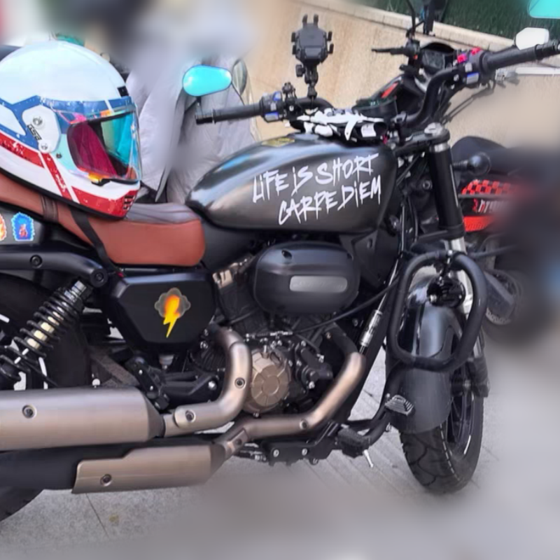 摩托车油箱电动车踏板小丑头盔装饰英文贴及时行乐illest反光车贴