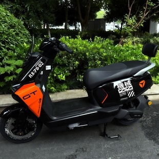 适用雅迪冠能S白鲨90 H机械赞助商灯眉恶魔立体眼睛定风翼贴 70L