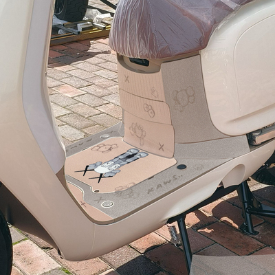 适用五羊本田NWF125脚踏座桶前踏加厚磨砂保护贴纸脚垫车身改装饰