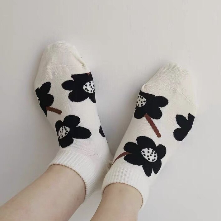 包邮简约百搭短袜女小众设计师袜子socks黑白花朵船袜纯棉吸汗薄
