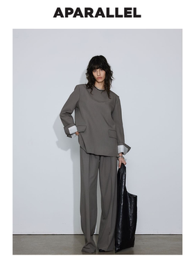 圆领摩登毛边后开衩西服