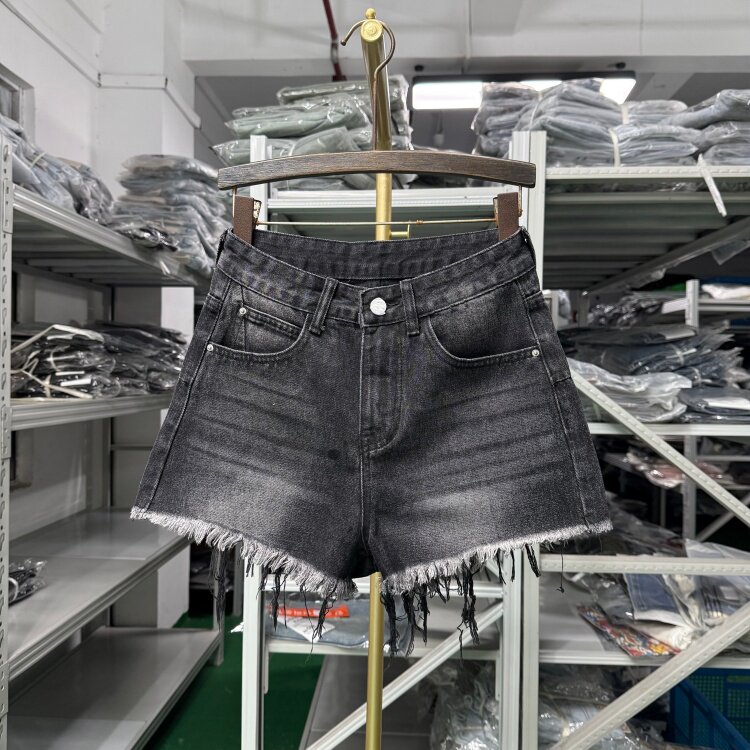 2026夏季新款黑灰色高腰毛边牛仔短裤女显瘦百搭辣妹阔腿a字热裤