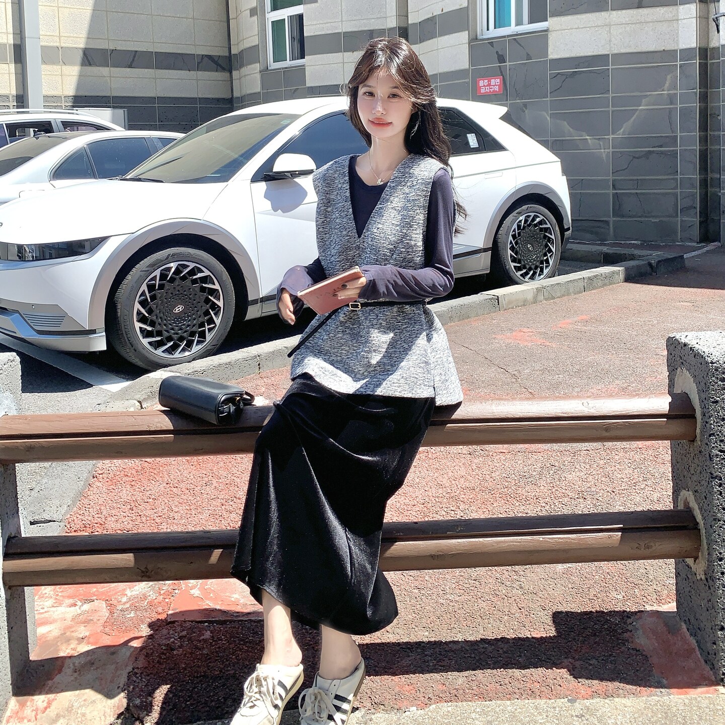 休闲减龄穿搭黑色套装女春秋超火好看高级感上衣马甲半身裙三件套,女装套装/套裙,艾艾淮淮