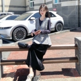 休闲减龄穿搭黑色套装女春秋超火好看高级感上衣马甲半身裙三件套，女装套装/套裙，艾艾淮淮