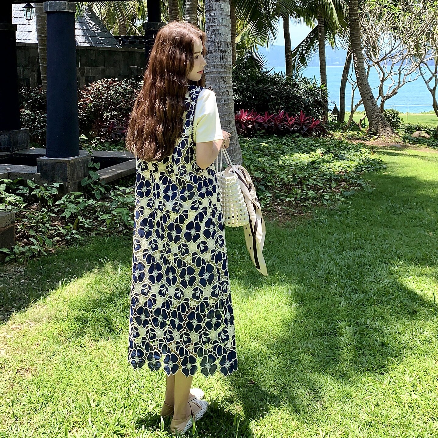 设计感镂空花朵背心裙女2025夏季新款简约百搭休闲短袖,女装连衣裙,艾艾淮淮