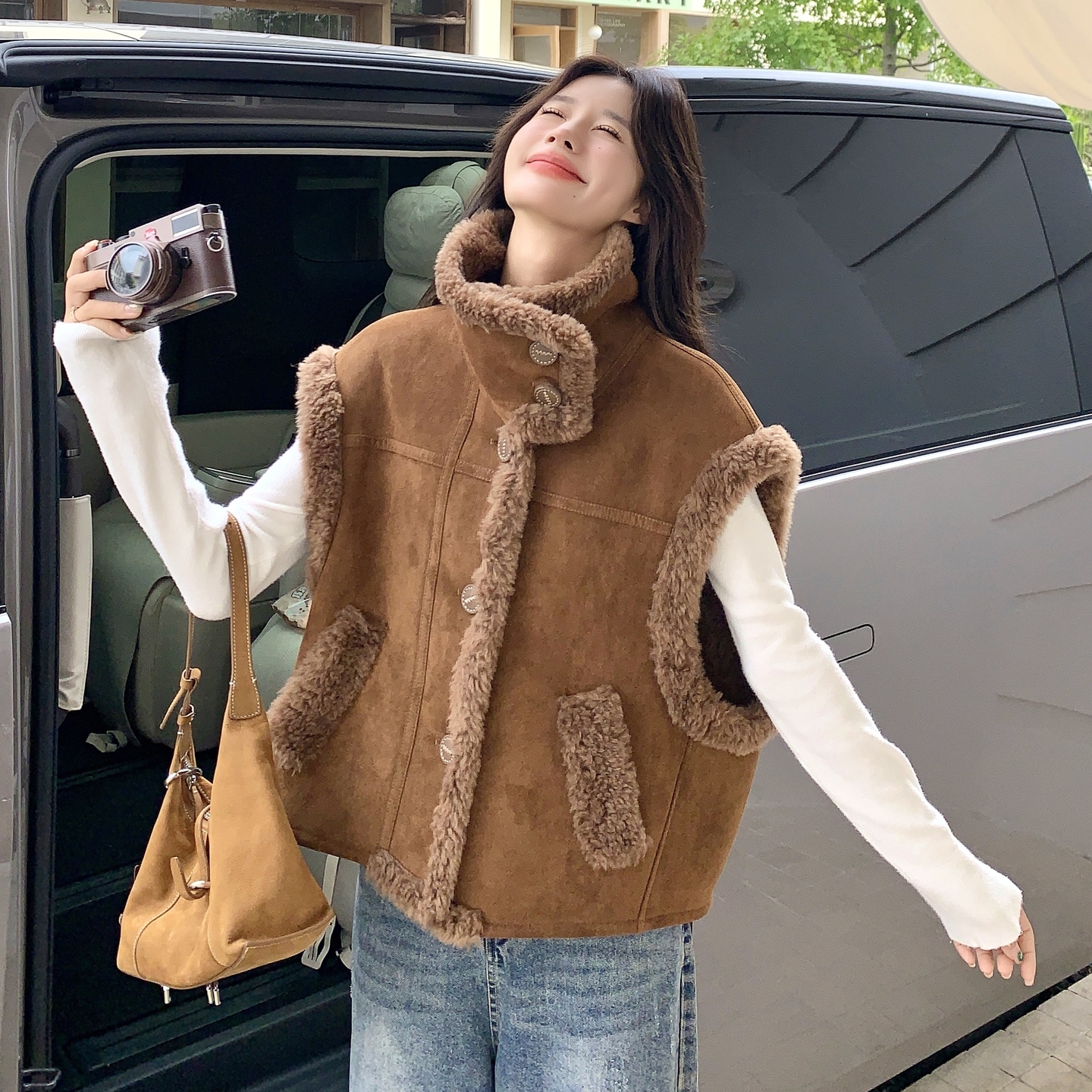 【新款】现货皮毛一体马甲外套297-1823-P165-K238,女装短外套,艾艾淮淮 【新款】现货皮毛一体马甲外套297-1823-P165-K238,女装短外套,艾艾淮淮