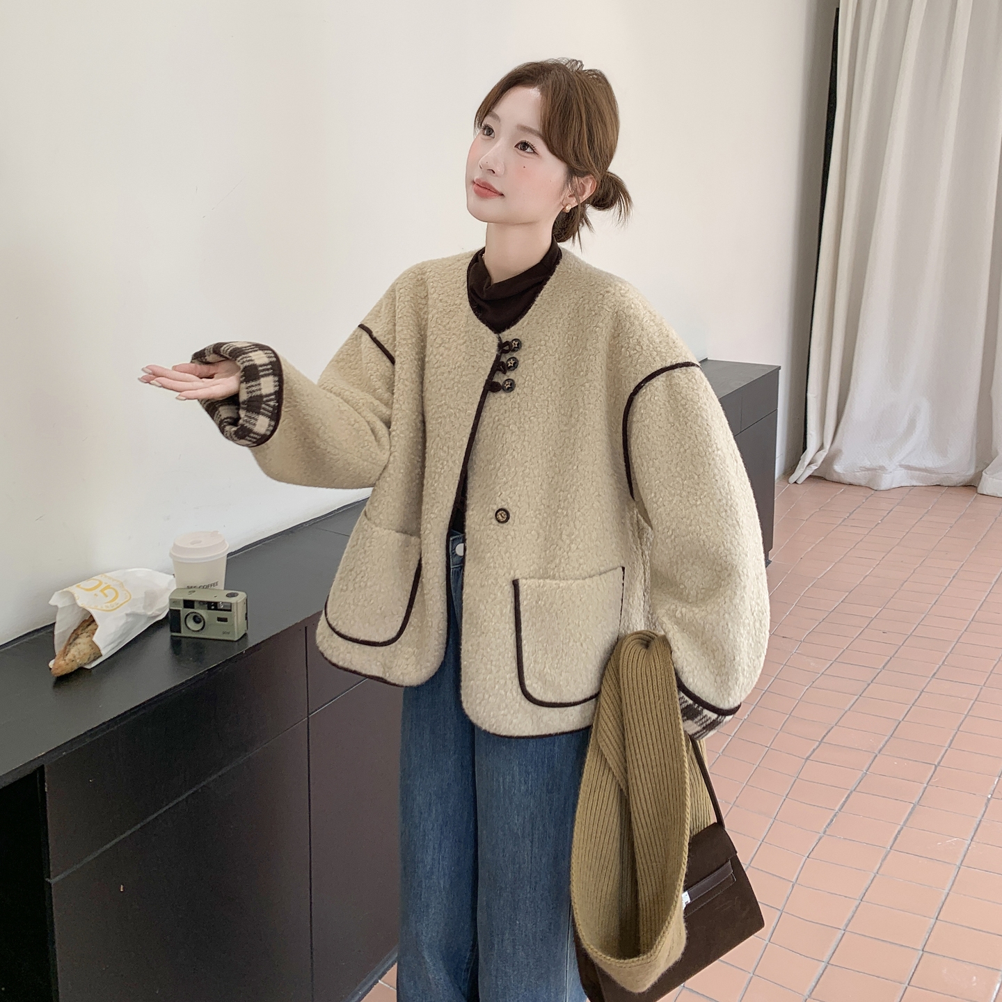 【新款】现货撞色拼接羊羔毛外套两面穿297-1832-P175-K258,女装短外套,艾艾淮淮 【新款】现货撞色拼接羊羔毛外套两面穿297-1832-P175-K258,女装短外套,艾艾淮淮