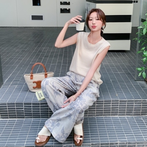 韩系炸街时尚套装女夏2025新款设计感超好看上衣印花阔腿裤两件套图片