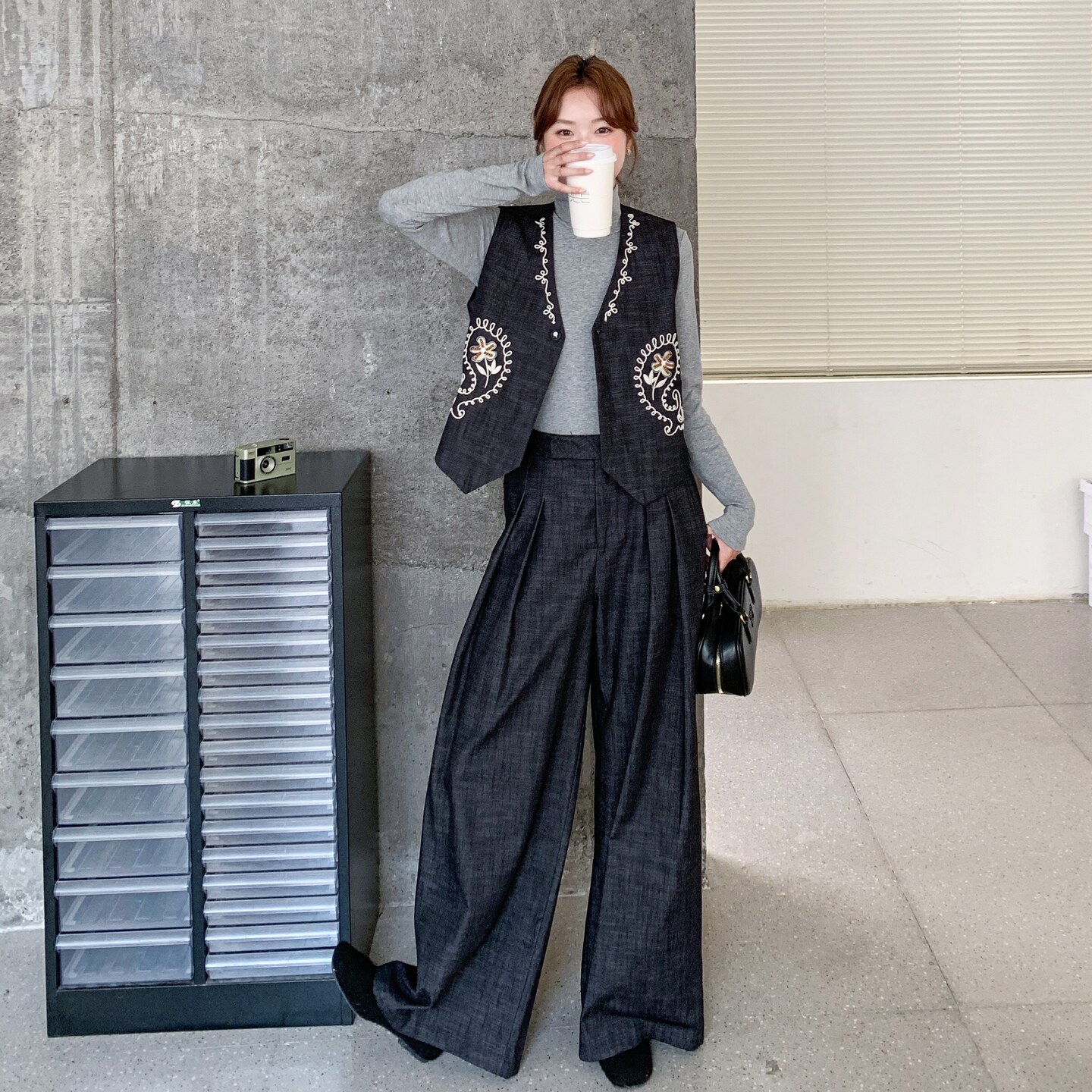 深蓝色复古刺绣马甲淡人套装女2025秋季简约风打底衫阔腿裤三件套,女装套装/套裙,艾艾淮淮