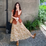 温柔系穿搭无袖上衣时尚套装女夏新款小个子显瘦碎花半身裙两件套，女装套装/套裙，艾艾淮淮