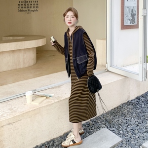 休闲风穿搭黄色条纹连帽长袖卫衣连衣裙女春秋巨好看长裙两件套装图片