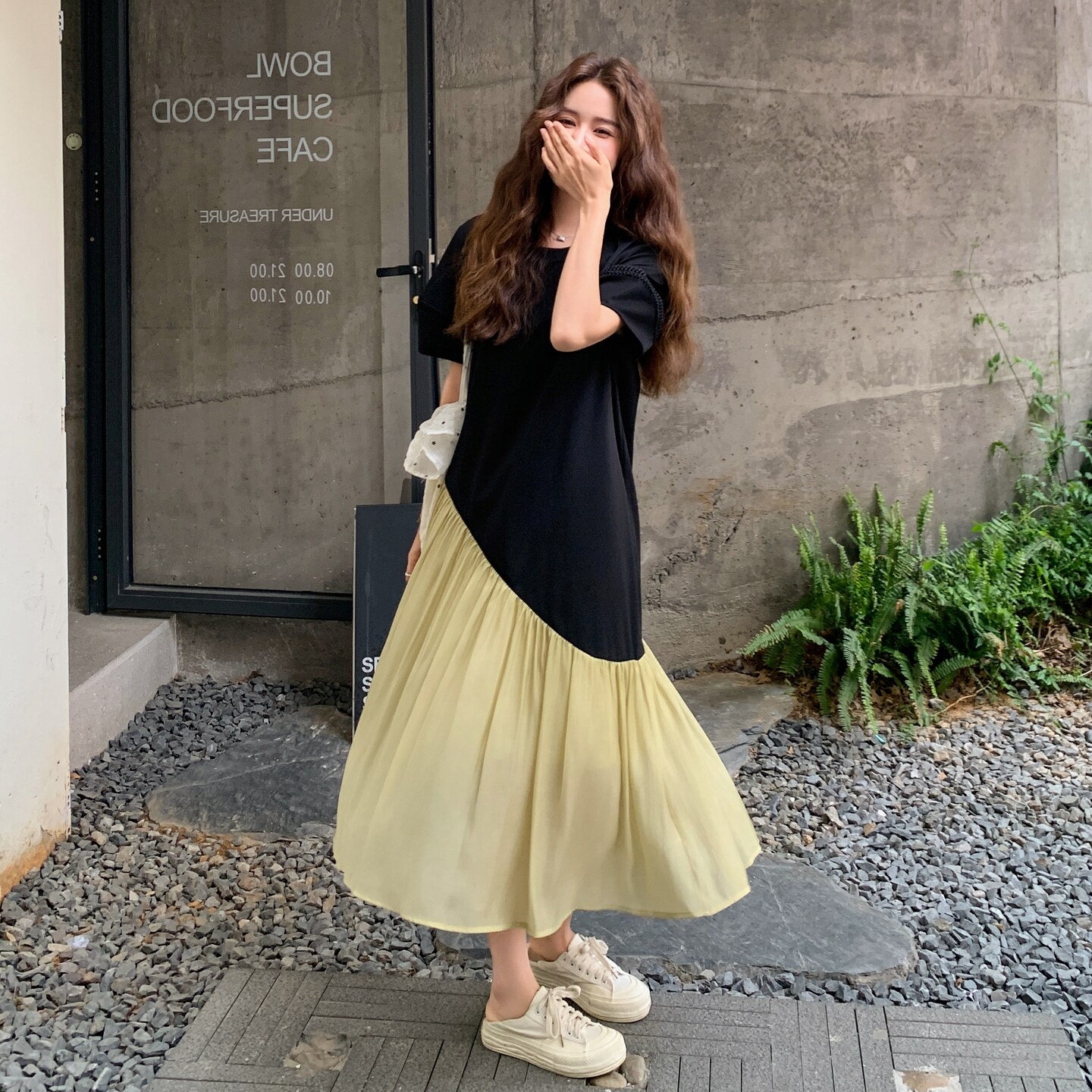 黑色高级感撞色拼接连衣裙女夏季新款轻熟风显瘦气质泡泡袖A字裙,女装连衣裙,艾艾淮淮