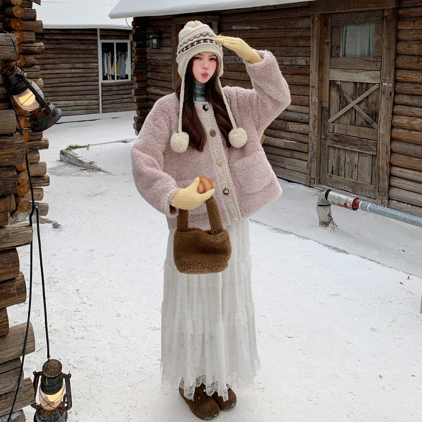 【新款】现货蕾丝拼接羊羔毛外套297-1826-P175-K258,女装短外套,艾艾淮淮 【新款】现货蕾丝拼接羊羔毛外套297-1826-P175-K258,女装短外套,艾艾淮淮