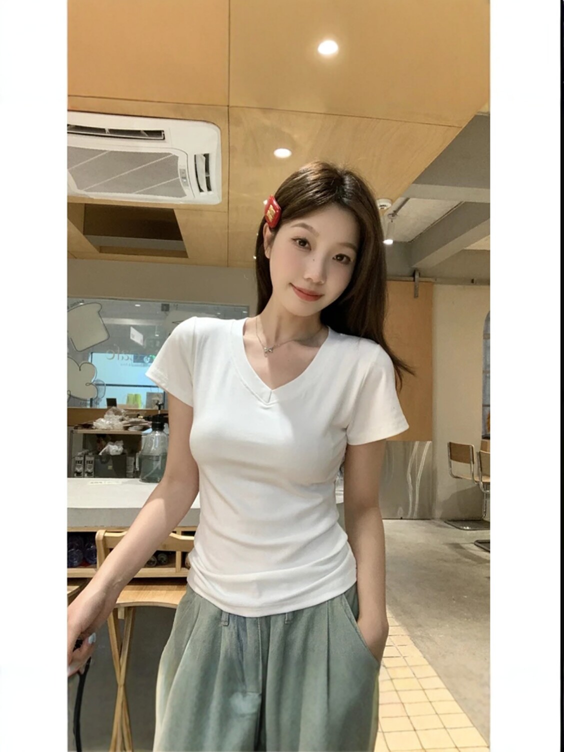 紫皇冠正肩短袖t恤女修身2025夏季新款显瘦棉质v领打底衫上衣内搭